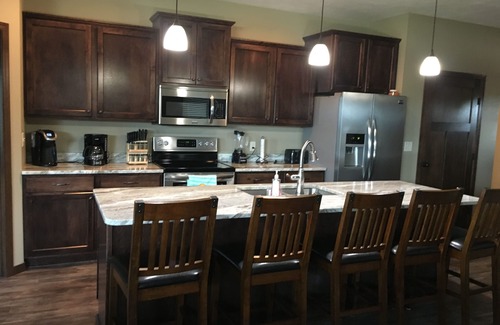 Arnolds Park Cabin | Beautiful 5 bedroom 3 bath cabin at Bridges Bay