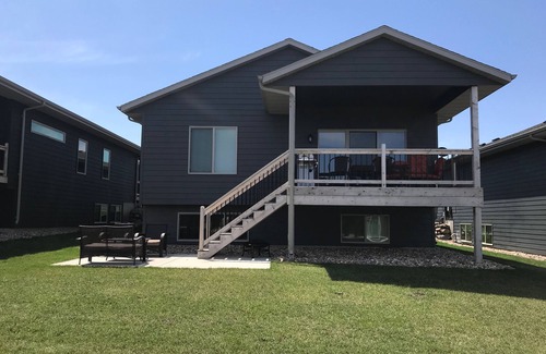 Arnolds Park Cabin | Beautiful 5 bedroom 3 bath cabin at Bridges Bay