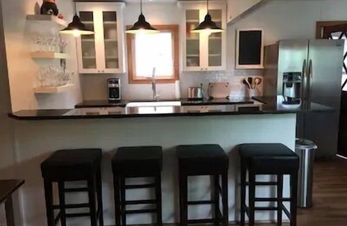 Pentwater House | Beautiful 5-bedroom cottage across from Bass Lake