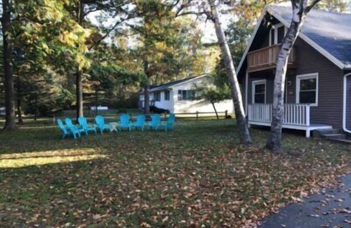 Pentwater House | Beautiful 5-bedroom cottage across from Bass Lake