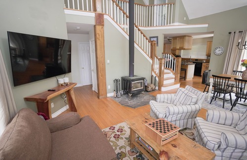 Seguin Cottage | Beautiful 5 bedrooms waterfront cottage sits on a private 4 acres wooded lot!