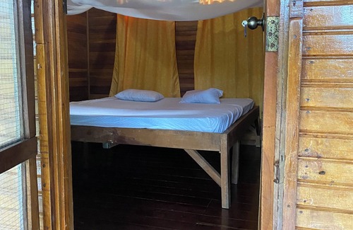 Cuajiniquil Cabin | Beautiful 5-bedroom lodge in Cuajiniquil with WiFi and Spa facial & body