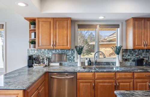 Lake Zurich House | Beautiful 5 bedroom home on private fishing lake