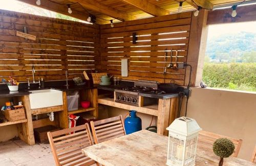 Llanwenarth House | Beautiful 5 bedroom house with hot tub & fire pit