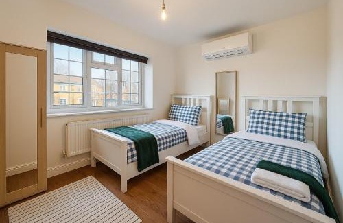 Wormholt and White City House | Beautiful 5 bedroom house in central london