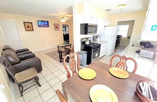 Central Southwest House | Beautiful 5 bedroom near NRG stadium (16 minutes away) in Houston