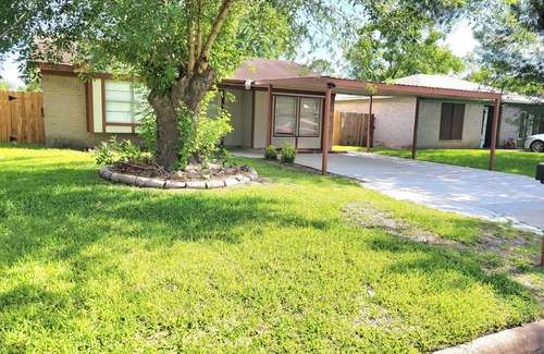 Central Southwest House | Beautiful 5 bedroom near NRG stadium (16 minutes away) in Houston