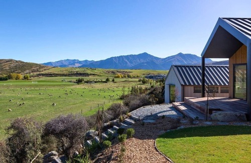 Jacks Point House | Beautiful 5 Bedroom home with rural views