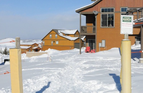 Silvercreek House | Beautiful 5 bedroom + sleeping loft ski-in/ski-out Mountain House