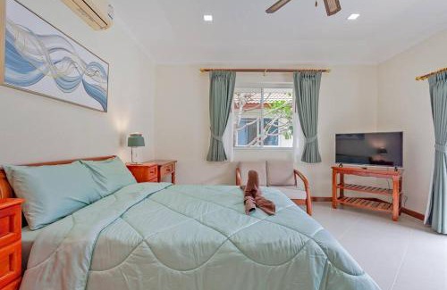 Huai Yai Villa | Beautiful 5 Bedroom Luxury Pool Villa in Pattaya