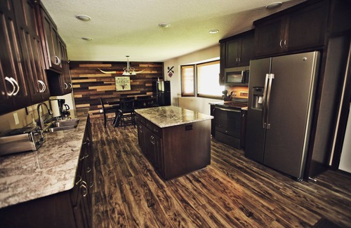 Maple Lake House | Beautiful 5 Bedroom, 3 Bath Lake Home