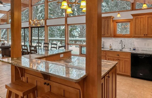 New Meadows House | Beautiful 5 Bedroom 4 Bath Home with Hot Tub