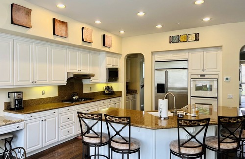 Simi Valley House | Beautiful 5 bedroom 5 bathroom home with pool and spa!