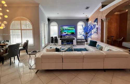 Tamiami Apartment | Beautiful 5 Br. Single family (330084) by Houzlet