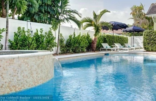 Lauderdale Beach Apartment | Beautiful 5 Br. Single family (232408) by Houzlet