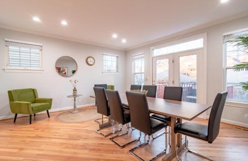 River North Villa | Beautiful 5br home for 14 guests with free parking