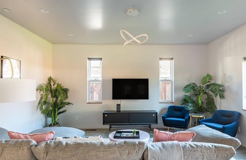 Northside House | Beautiful 5BR House in San Jose w/Fenced Yard