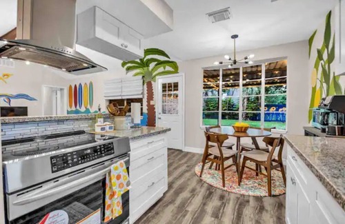 Southbelt/Ellington House | Beautiful 5BR Houston Designer Villa