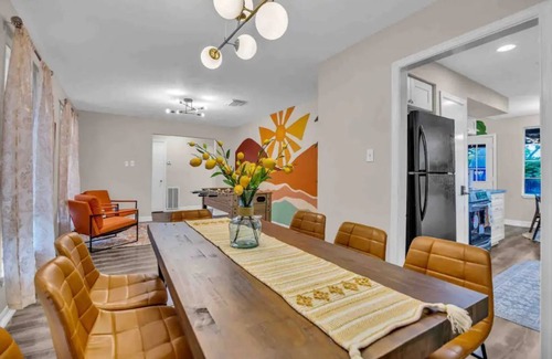 Southbelt/Ellington House | Beautiful 5BR Houston Designer Villa