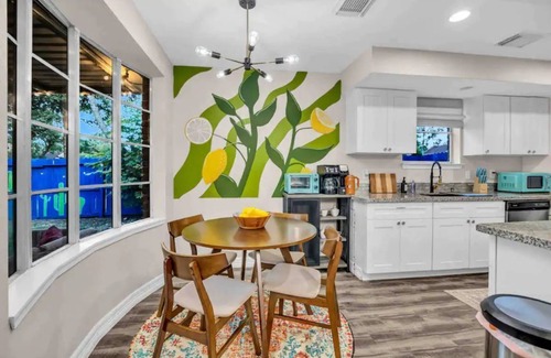 Southbelt/Ellington House | Beautiful 5BR Houston Designer Villa