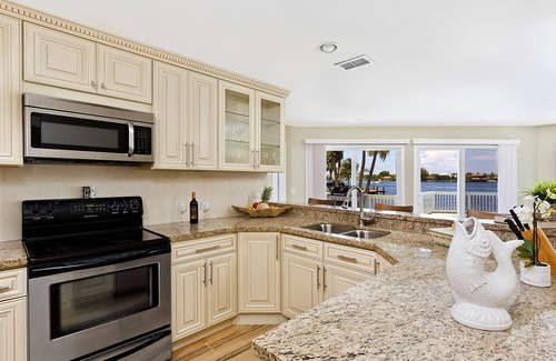 Boynton Beach House | Beautiful 6 Bed/6 Bath Intracostal House With Heated Pool