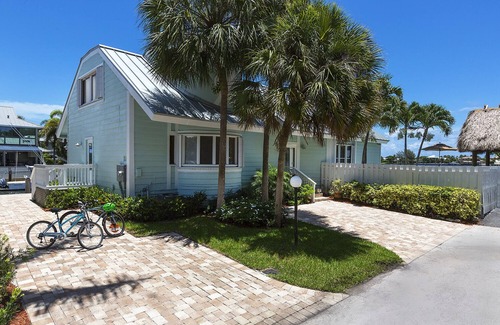 Boynton Beach House | Beautiful 6 Bed/6 Bath Intracostal House With Heated Pool