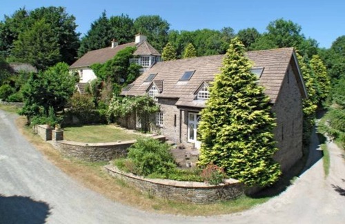 Llanfihangel Tal-y-llyn Cottage | Beautiful 6-bed Home in Brecon