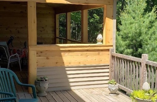 Shelby House | Beautiful 6 bedroom cottage on Stony Creek and Stony Lake