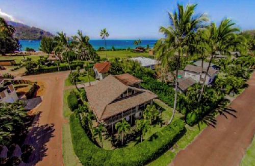 Hanalei House | Beautiful 6 bedroom for 14 ocean view Hanalei Bay home!