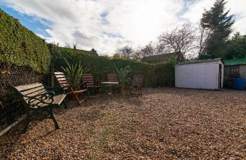 Broadheath House | Beautiful 6 Bedroom Holiday Home, Manchester