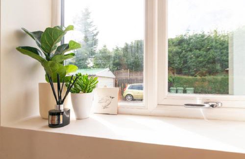 Broadheath House | Beautiful 6 Bedroom Holiday Home, Manchester