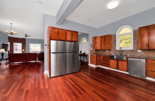 Greater Grand Crossing House | Beautiful 6-bedroom, Private Mansion with Hot Tub