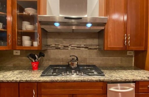 Greater Grand Crossing House | Beautiful 6-bedroom, Private Mansion with Hot Tub