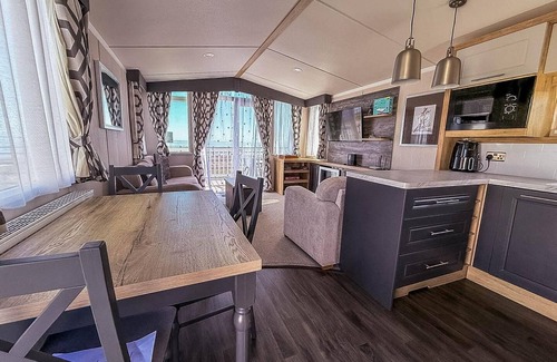 Pakefield House | Beautiful 6 berth caravan with full sea views for hire in Suffolk ref 68004CR