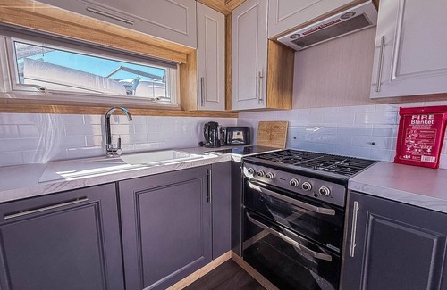 Pakefield House | Beautiful 6 berth caravan with full sea views for hire in Suffolk ref 68004CR