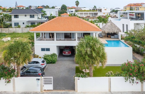 Jan Thiel Villa | Beautiful 6 person villa with pool 250 meters from the beach. A-location!
