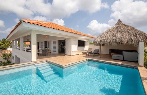 Jan Thiel Villa | Beautiful 6 person villa with pool 250 meters from the beach. A-location!