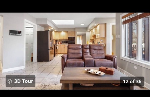 Burbank House | Beautiful 6000 sq ft Castle House with 4-bedroom in Chicago