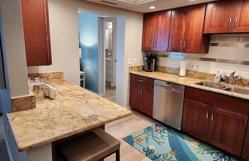 South Island Condo | Beautiful 7th Floor Updated Island Winds Condo with Assigned Covered Parking,.