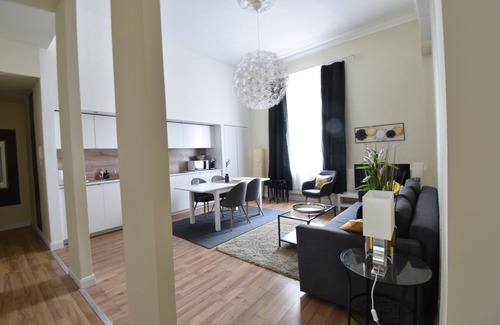 Csarnok negyed Apartment | Beautiful 8 bedroom/8 bathroom