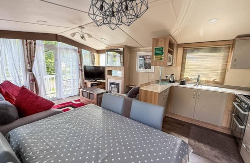 Hopton on Sea House | Beautiful 8 berth caravan with decking at Haven Hopton Beach ref 80011B