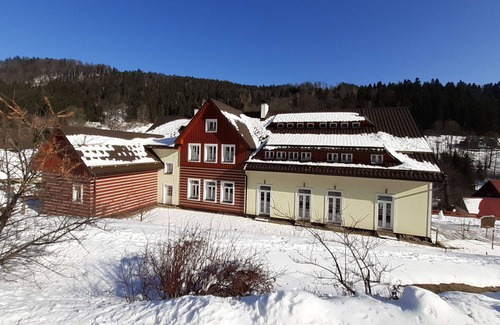 Albrechtice v Jizerskych horach Apartment | Beautiful apartment for 5 people with hot tub, WIFI, TV and parking