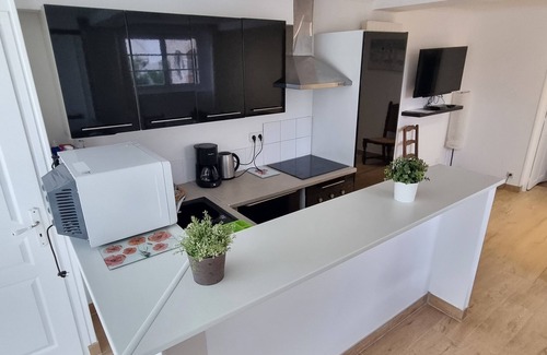 Hermanville-sur-Mer Apartment | Beautiful apartment 82 m² 100 m from the sea 1000 m² large garden