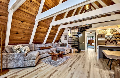 Christmas Valley Cabin | Beautiful A-frame home with deck, streaming, and dog friendly - near skiing