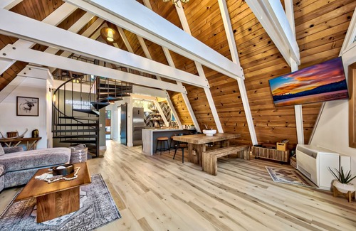 Christmas Valley Cabin | Beautiful A-frame home with deck, streaming, and dog friendly - near skiing