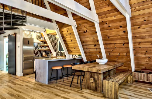 Christmas Valley Cabin | Beautiful A-frame home with deck, streaming, and dog friendly - near skiing