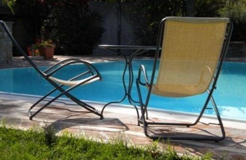 Colle di Val d'Elsa House | Beautiful apartment in villa for 2 guests with pool, TV, patio, pets allowed and parking