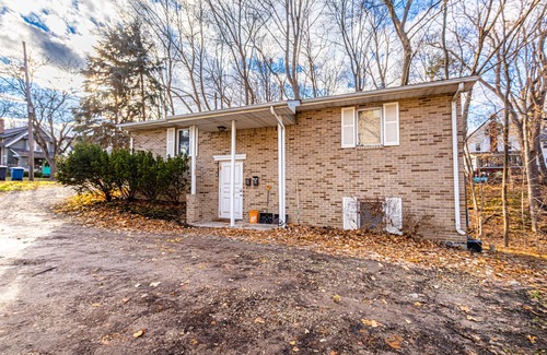 Arborview Neighborhood House | Beautiful A2 Bungalow, Welcome!