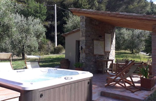 Pomaia Apartment | beautiful accommodation in a quiet location and with a huge garden, M2