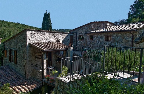 Pomaia Apartment | beautiful accommodation in a quiet location and with a huge garden, M2